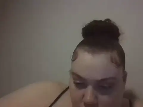 Snapshot of lolabun247 chatting on December 9, 1:29 am lolabun247 online show from December 9, 1:29 am