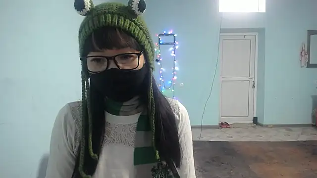 elllaaxx online show from December 17, 4:18 am