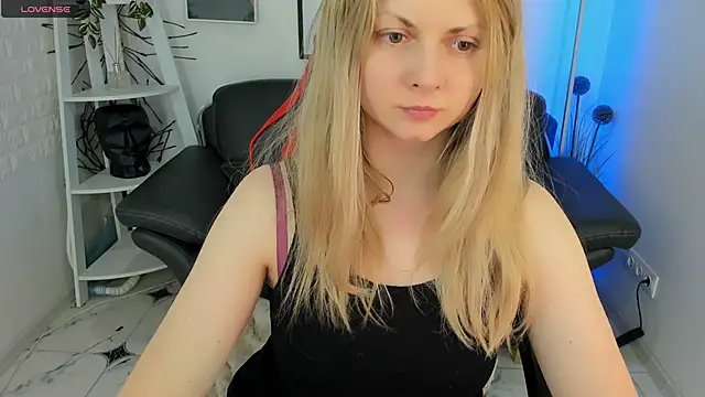 Snapshot of SmilingEmily_ chatting on February 25, 7:52 am SmilingEmily online show from February 25, 7:52 am