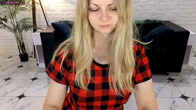 Snapshot of SmilingEmily_ chatting on October 14, 6:14 am SmilingEmily online show from October 14, 6:14 am