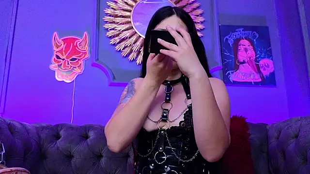 Julieta Russell online show from February 18, 7:52 pm