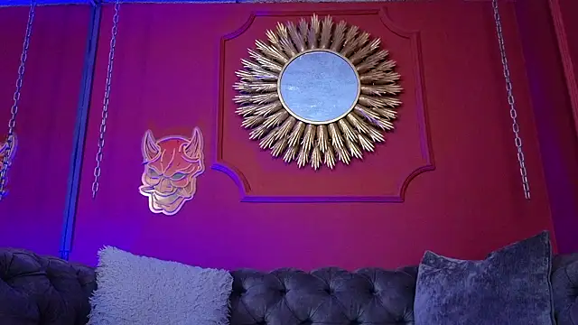 Julieta Russell online show from March 6, 11:50 am