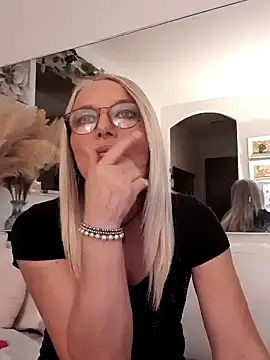 Snapshot of kikkastar chatting on December 5, 1:28 pm kikkastar online show from December 5, 1:28 pm