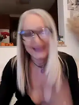 Snapshot of kikkastar chatting on December 5, 8:11 pm kikkastar online show from December 5, 8:11 pm