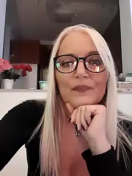 Snapshot of kikkastar chatting on January 2, 8:24 pm kikkastar online show from January 2, 8:24 pm