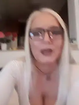 Snapshot of kikkastar chatting on January 24, 8:11 pm kikkastar online show from January 24, 8:11 pm