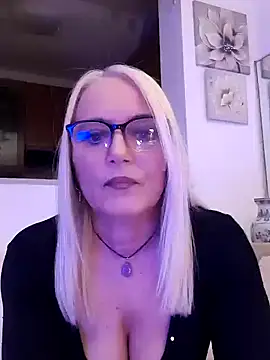 Snapshot of kikkastar chatting on February 4, 7:44 pm kikkastar online show from February 4, 7:44 pm