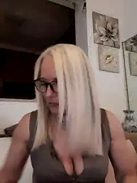 Snapshot of kikkastar chatting on February 6, 8:13 pm kikkastar online show from February 6, 8:13 pm