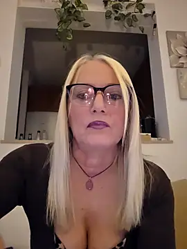 Snapshot of kikkastar chatting on March 16, 8:00 pm kikkastar online show from March 16, 8:00 pm