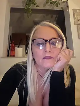 Snapshot of kikkastar chatting on March 21, 8:40 pm kikkastar online show from March 21, 8:40 pm