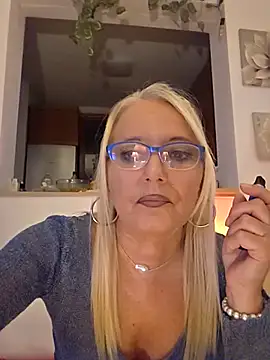 Snapshot of kikkastar chatting on October 8, 7:33 pm kikkastar online show from October 8, 7:33 pm