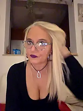 Snapshot of kikkastar chatting on October 27, 8:57 pm kikkastar online show from October 27, 8:57 pm