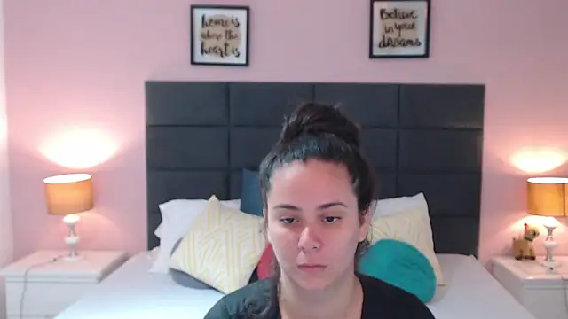 Snapshot of MadisonJenner chatting on February 1, 11:43 am MadisonJenner online show from February 1, 11:43 am