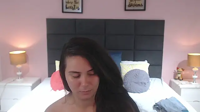 Snapshot of MadisonJenner chatting on February 6, 5:40 pm MadisonJenner online show from February 6, 5:40 pm