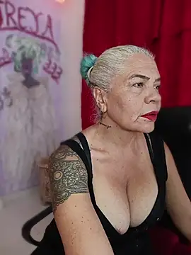 freyadevil333 online show from March 26, 11:43 pm