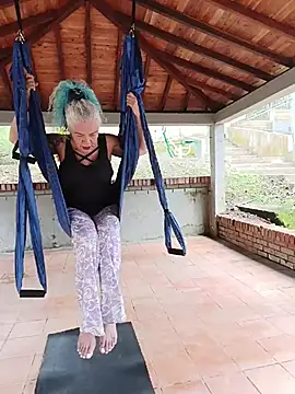 freyadevil333 online show from April 3, 7:56 pm