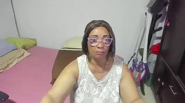 Snapshot of Mrs_mommy_ chatting on January 13, 4:41 pm Mrs mommy online show from January 13, 4:41 pm