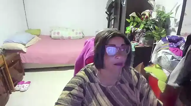 Snapshot of Mrs_mommy_ chatting on January 16, 4:50 pm Mrs mommy online show from January 16, 4:50 pm