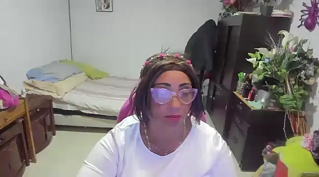 Snapshot of Mrs_mommy_ chatting on January 22, 5:17 pm Mrs mommy online show from January 22, 5:17 pm