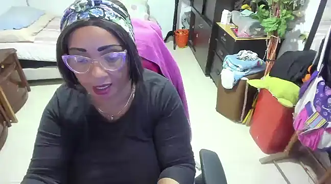 Snapshot of Mrs_mommy_ chatting on January 29, 8:14 pm Mrs mommy online show from January 29, 8:14 pm