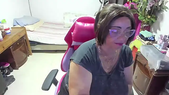 Snapshot of Mrs_mommy_ chatting on February 3, 5:03 pm Mrs mommy online show from February 3, 5:03 pm