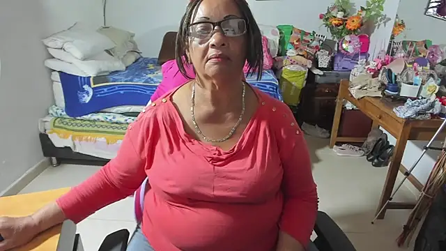 Snapshot of Mrs_mommy_ chatting on September 19, 11:27 pm Mrs mommy online show from September 19, 11:27 pm