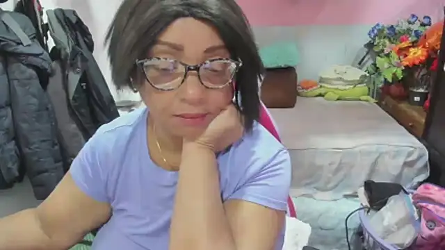 Snapshot of Mrs_mommy_ chatting on May 14, 7:20 pm Mrs mommy online show from May 14, 7:20 pm