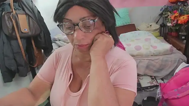 Snapshot of Mrs_mommy_ chatting on June 1, 5:58 pm Mrs mommy online show from June 1, 5:58 pm