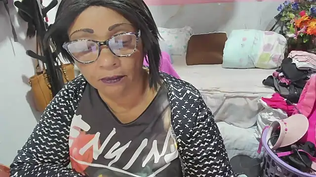 Snapshot of Mrs_mommy_ chatting on June 7, 10:02 pm Mrs mommy online show from June 7, 10:02 pm