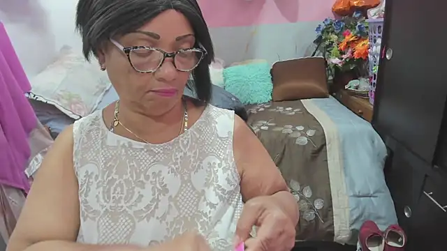 Snapshot of Mrs_mommy_ chatting on June 15, 7:05 pm Mrs mommy online show from June 15, 7:05 pm
