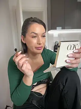 HotXMom online show from March 19, 7:40 am