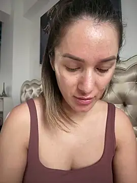 Snapshot of HotXMom chatting on June 15, 6:48 am HotXMom online show from June 15, 6:48 am