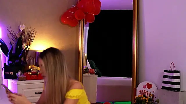 EvellineClaire online show from March 19, 7:45 am