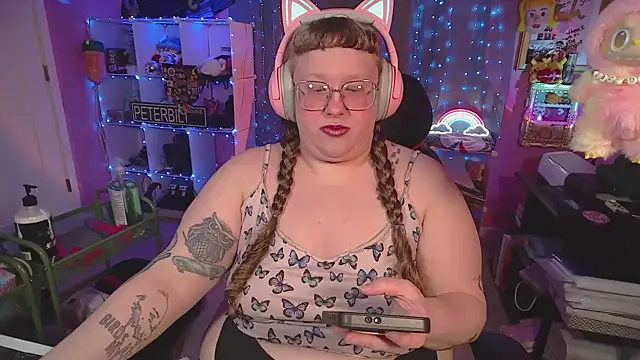 FatVeronica online show from March 14, 9:15 am