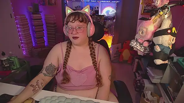Snapshot of FatVeronica chatting on June 20, 9:39 pm FatVeronica online show from June 20, 9:39 pm