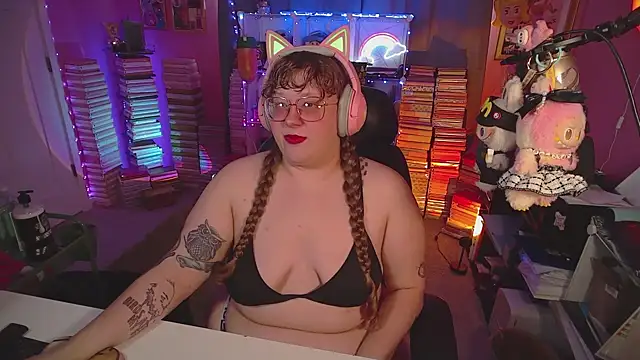 Snapshot of FatVeronica chatting on July 8, 5:17 pm FatVeronica online show from July 8, 5:17 pm