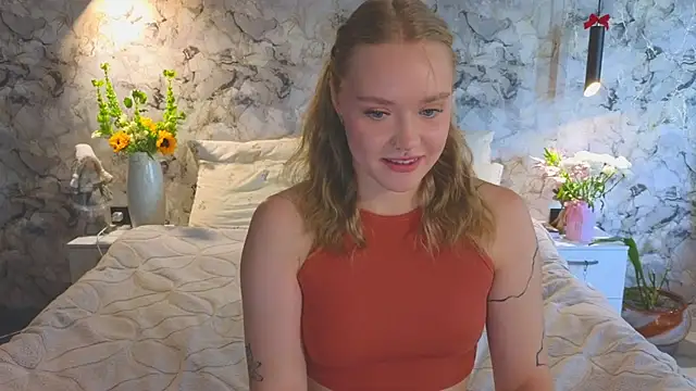 Snapshot of Aurora_Golden1 chatting on July 12, 6:15 am Aurora Golden1 online show from July 12, 6:15 am