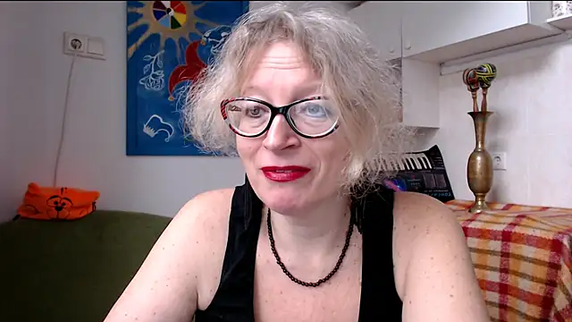 Snapshot of Zosya1111 chatting on February 8, 9:13 am Zosya1111 online show from February 8, 9:13 am