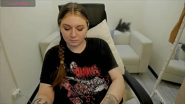 Snapshot of AlisaBacker chatting on December 27, 10:37 pm AlisaBacker online show from December 27, 10:37 pm