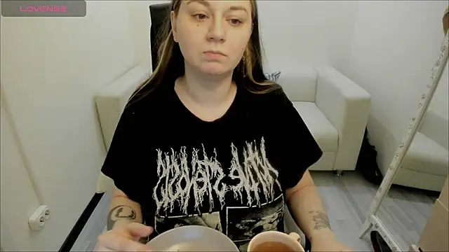 Snapshot of AlisaBacker chatting on January 16, 6:56 am AlisaBacker online show from January 16, 6:56 am