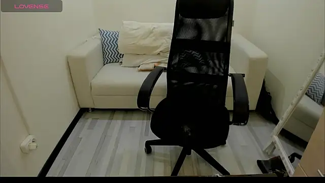 Snapshot of AlisaBacker chatting on January 17, 3:53 pm AlisaBacker online show from January 17, 3:53 pm