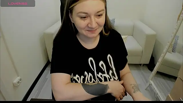 Snapshot of AlisaBacker chatting on January 23, 8:46 am AlisaBacker online show from January 23, 8:46 am