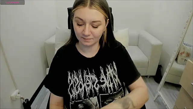 Snapshot of AlisaBacker chatting on January 24, 3:24 pm AlisaBacker online show from January 24, 3:24 pm