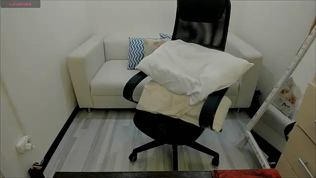 Snapshot of AlisaBacker chatting on January 29, 12:24 pm AlisaBacker online show from January 29, 12:24 pm