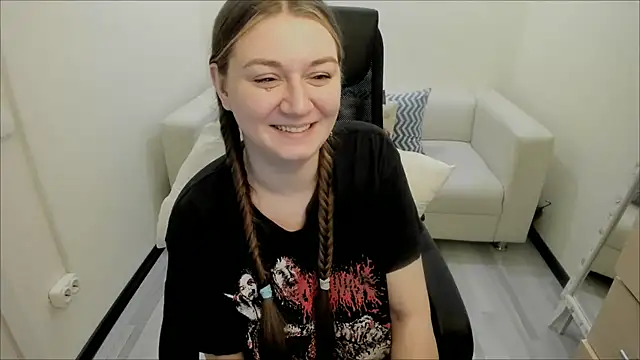 Snapshot of AlisaBacker chatting on February 11, 10:28 pm AlisaBacker online show from February 11, 10:28 pm