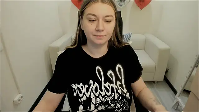 Snapshot of AlisaBacker chatting on February 12, 4:44 pm AlisaBacker online show from February 12, 4:44 pm