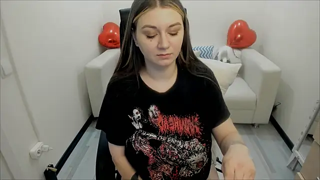 Snapshot of AlisaBacker chatting on February 13, 1:37 pm AlisaBacker online show from February 13, 1:37 pm