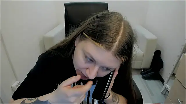 Snapshot of AlisaBacker chatting on February 20, 10:04 pm AlisaBacker online show from February 20, 10:04 pm