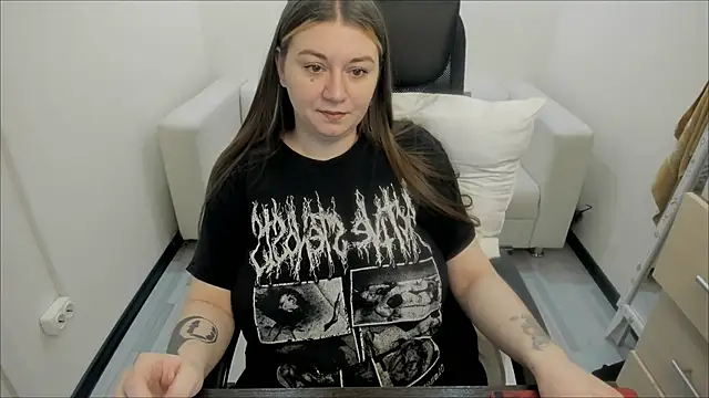 Snapshot of AlisaBacker chatting on February 25, 4:21 pm AlisaBacker online show from February 25, 4:21 pm