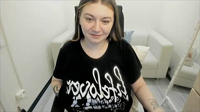 Snapshot of AlisaBacker chatting on March 1, 6:03 am AlisaBacker online show from March 1, 6:03 am